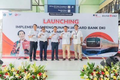 Kini, JakCard Bank DKI dapat digunakan untuk pembayaran tiket commuter line (CL) Jabodetabek