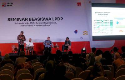 LPDP menyelenggarakan seminar sebagai rangkaian LPDP Festival yang mengangkat tema Indonesia Maju 2045: Sumber Daya Manusia, Industrialisasi, dan Kewirausahaan.