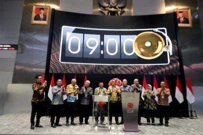 Pemprov Jabar, BEI, OJK, Bank BJB serta BJB Sekuritas melakukan penandatanganan pencanangan literasi dan inklusi pasar modal kepada 1.000 ASN.