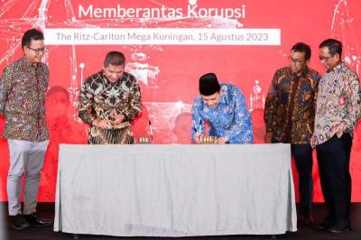 PT Pelindo menginisiasi Forum Konsolidasi bertajuk Komitmen Bersama Masyarakat Pelabuhan Memberantas Korupsi.