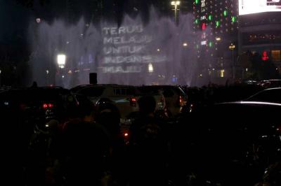 Pertunjukan video mapping pada air mancur di Bundaran Hotel Indonesia, Jakarta menampilkan beberapa citra atau animasi digital yang sangat menarik.