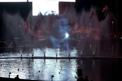 Pertunjukan video mapping pada air mancur di Bundaran Hotel Indonesia, Jakarta menampilkan beberapa citra atau animasi digital yang sangat menarik.