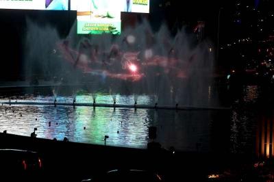 Pertunjukan video mapping pada air mancur di Bundaran Hotel Indonesia, Jakarta menampilkan beberapa citra atau animasi digital yang sangat menarik.