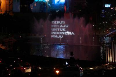 Pertunjukan video mapping pada air mancur di Bundaran Hotel Indonesia, Jakarta menampilkan beberapa citra atau animasi digital yang sangat menarik.