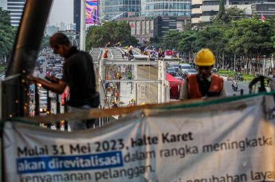 Revitalisasi halte Transjakarta Karet sudah dimulai sejak 31 Mei 2023 dan ditargetkan kembali beroperasi pada 29 Agustus 2023.