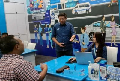President Director Asuransi Astra Christopher Pangestu mengunjungi Garda Center Asuransi Astra di TB Simatupang, Jakarta Selatan, Senin (4/9/2023).