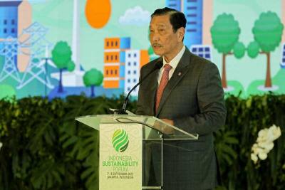 Menko Kemaritiman dan Investasi Luhut Binsar Pandjaitan membuka Indonesia Sustainability Forum (ISF) 2023 di Park Hyatt, Jakarta, Kamis (7/9/2023).