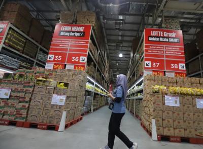 Kinerja sektor ritel modern melesu pada kuartal II-2023 yakni sebesar 1,2 persen atau menurun dibandingkan pada kuartal I-2023 yang mencapai 2,6 persen.