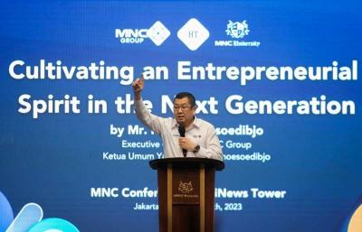 Executive Chairman MNC Group Hary Tanoesodibjo berbicara di depan ratusan mahasiswa baru pada kuliah perdana MNC University.