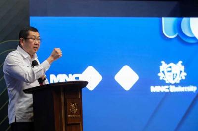 Executive Chairman MNC Group Hary Tanoesodibjo berbicara di depan ratusan mahasiswa baru pada kuliah perdana MNC University.