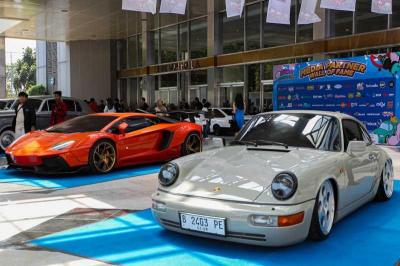 Deretan mobil modifikasi menarik perhatian pengunjung gelaran Indonesia Modification & Lifestyle Expo (IMX) 2023 di JCC, Senayan, Jakarta, Jumat (29/9/2023).