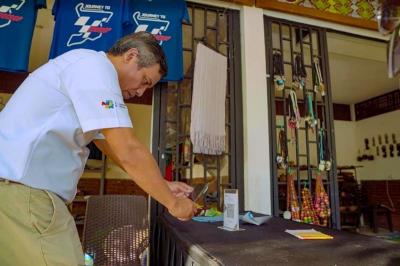 Bank BTN ikut mendukung perhelatan akbar MotoGp Mandalika 2023 dengan memberikan kesempatan bagi nasabah UMKM binaan untuk berdagang di ajang tersebut.