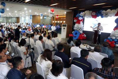 Chairman MNC Group Hary Tanoesoedibjo menghadiri perayaan HUT ke-9 MNC Bank, di Gedung MNC Bank, Jakarta Pusat, Kamis (19/10/2023).