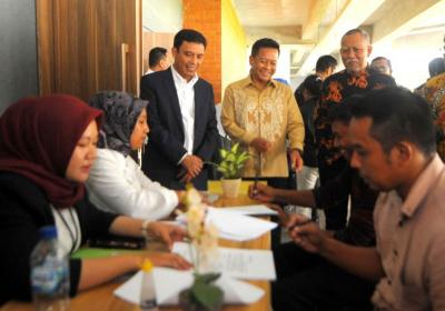 Bank BTN memberikan bantuan TJSL sarana dan prasarana pendidikan berupa ruang seminar untuk Prodi S1 Ekonomi Pembangunan dan Fakultas Ekonomi dan Bisnis USU.