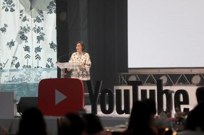 YouTube memberikan penghargaan Play Button Awards bagi creator ekonomi digital mulai dari silver button hingga gold button.