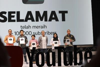 YouTube memberikan penghargaan Play Button Awards bagi creator ekonomi digital mulai dari silver button hingga gold button.
