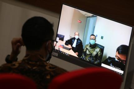 Terdakwa kasus suap izin ekspor benih bening lobster di Kementerian Kelautan dan Perikanan Edhy Prabowo menjalani sidang putusan di Jakarta, Kamis (15/7/2021).