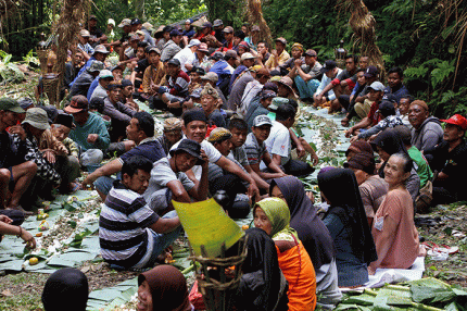 Ratusan warga mengikuti ritual Tradisi Iriban di Wangon Cenginging, Desa Lerep, Kecamatan Ungaran Barat, Kabupaten Semarang.