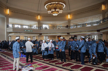Jhonlin Group memberangkatkan ibadah umrah 870 warga Kabupaten Tanah Bumbu Kalsel.