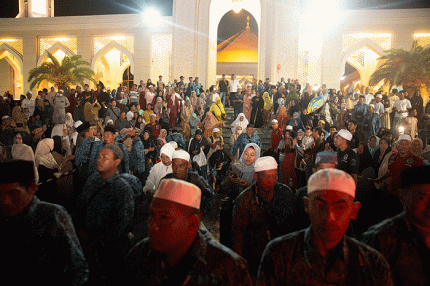 Jhonlin Group (JG) kembali memberangkatkan secara gratis ratusan jamaah umrah warga Kabupaten Tanah Bumbu dan Kabupaten Kotabaru Kalimantan Selatan.