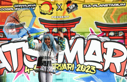 Puluhan cosplayer dengan mengunakan berbagai kostum karakter anime, manga, superhero, dan game mengikuti lomba kompetisi cosplay.