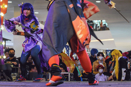 Puluhan cosplayer adu penampilan di atas panggung Cosplayer Competition di Atrium Pusat Perbelanjaan OPI Jakabaring, Banyuasin, Minggu (19/3/2023).