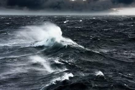 Tinggi Ombak di Laut Selatan Malang Capai 3 Meter, Nelayan Tak Berani Melaut (FOTO:MNC Media)
