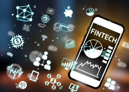 Sebanyak 78 Persen Gen Z Pakai Fintech, Buat Beli Skincare hingga Nonton Konser. (Foto: Suparjo/MNC Media)