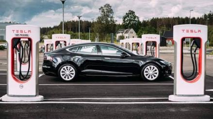Bangun Pabrik di India, Tesla Masih Tetap Berpeluang Investasi di Indonesia