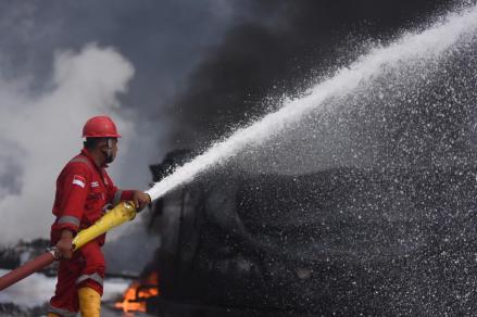 Kilang Minyak Terbakar Lagi, Pertamina Pastikan Enam Korban Terima Haknya. (Foto Ilustrasi: MNC Media)