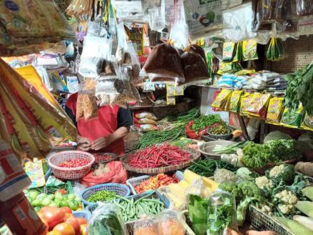 Dear Mendag Zulhas, Harga Bahan Pokok di Pasar Kramat Jati Masih Mahal (FOTO:MNC Media)