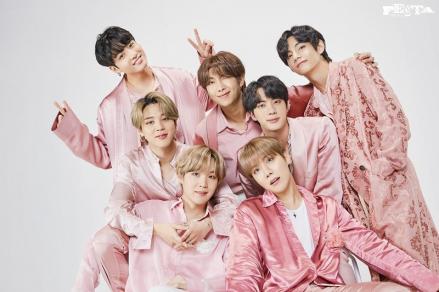 Para penggemar menggelar aksi donasi untuk menyambut BTS Meal dan anniversary BTS.  (Big Hit entertainment)