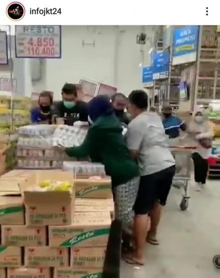 Viral! Konsumen Rebutan Susu Beruang Viral di Pusat Perbelanjaan