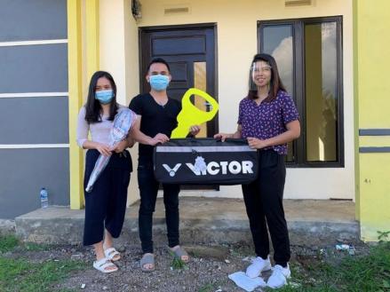 Greysia Polii berfoto bersama dengan customer perumahannya di Grazia Residence, Tomohon (Dok: GraziaResidence)