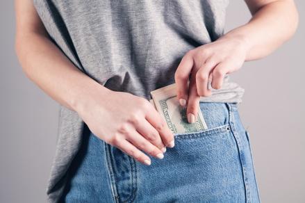 4 Tips Hentikan Kebiasaan Suka Belanja Barang-Barang Mewah yang Tidak Diperlukan. (Foto: Freepik)