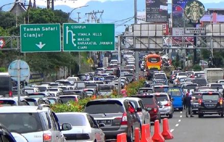 Macet di kawasan Puncak, Jawa Barat