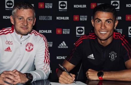 Penjualan Jersey CR7 Cetak Rekor Tercepat, MU Raup Cuan Rp642 Miliar