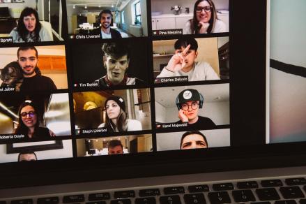 Aplikasi Zoom meeting