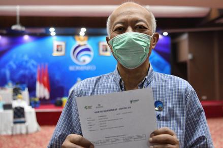 Vaksin Aman, Pemerintah Imbau Keluarga Ajak Lansia untuk Vaksinasi. (Foto: Kominfo)
