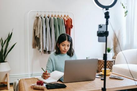 Estimasi Gaji Content Creator, Skill yang Harus Dimiliki dan Jobdesc-nya. (Foto: Freepik)