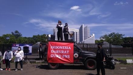Minta Gratiskan Vaksin PMK, Puluhan Peternak Sapi Unjuk Rasa di Patung Kuda, Jakarta (FOTO:MNC Media)