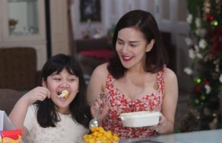 Dalam unggahan di akun Instagram pribadinya, Astrid Tiar mengajak sang anak untuk vaksin. (Foto: MNC Media)