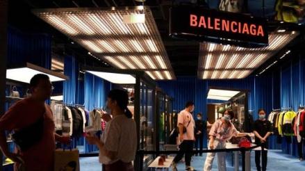 Heboh Balenciaga Rilis Gelang Rp9,5 Juta, Netizen: Mirip Cincin Tabung Gas! (FOTO:MNC Media)