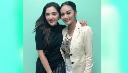 Penyanyi kondang, Krisdayanti, membeberkan kondisi terkini kerabatnya, Ashanty, yang terkonfirmasi positif Covid-19.  (Foto: MNC Media)