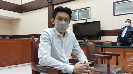 Majelis hakim memvonis mantan kekasih Laura Anna ini selama 4,5 tahun penjara.
