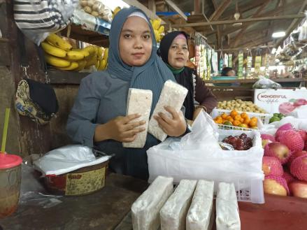 Harga Kedelai Naik 20 Persen, Pedagang Jual Tempe Lebih Tipis (Foto:MNC Media)