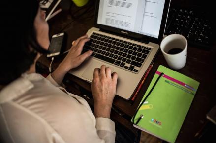 Menkomdigi Wajibkan Perusahaan Media Terapkan 'Debriefing' bagi Jurnalis. (Foto: Istimewa)