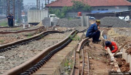 Ngabuburit di Sekitar Jalur KA Dilarang, Bisa Dipidana hingga Denda Rp15 Juta. (Foto MNC Media)