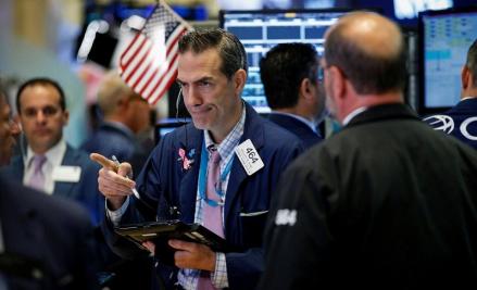 Wall Street Tutup Peringati Hari Pahlawan, Investor Waspada Bunga The Fed (Foto: MNC Media)