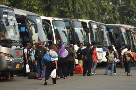 Masih Tarif Lama, Penumpang di Terminal Kampung Rambutan Belum Rasakan Kenaikan Harga